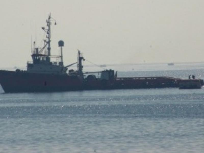 Σύγκρουση φορτηγού με πολεμικό σκάφος έξω από το λιμάνι του Πειραιά
