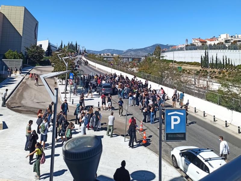 Ψήφισμα για τη βίαιη καταστολή συγκέντρωσης μαθητών το υπ. Παιδείας