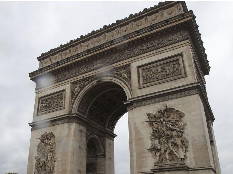 Παρίσι: Συναγερμός για βόμβα στην περιοχή της Αψίδας του Θριάμβου