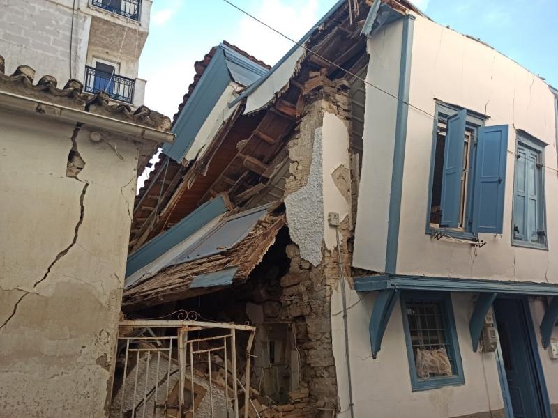 Σεισμός: Μεγάλες ζημιές στη Σάμο - 4 νεκροί και 120 τραυματίες στην Τουρκία