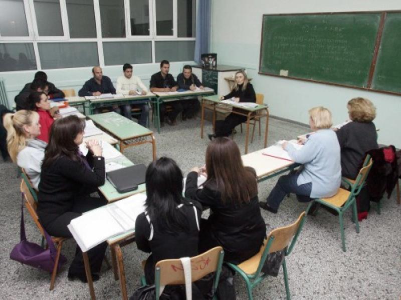 Σχολεία Δεύτερης Ευκαιρίας: Δυσλειτουργίες και καθυστερήσεις στο μητρώο ωρομίσθιων και συμβούλων