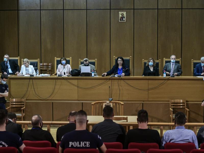 Δίκη Χρυσής Αυγής: Πρόταση της εισαγγελέως για αναστολή σε όλους εκτός Ρουπακιά
