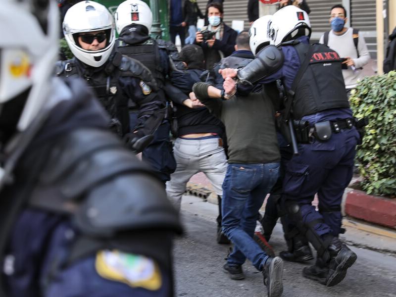 Εκπαιδευτικοί-Πολυτεχνείο: Ψήφισμα ενάντια στον αυταρχισμό της κυβέρνησης στη συμβολική συγκέντρωση της Αθήνας 