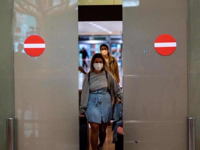 αεροδρόμιο κορονοίος πτήσεις απαγόρευση μάσκες