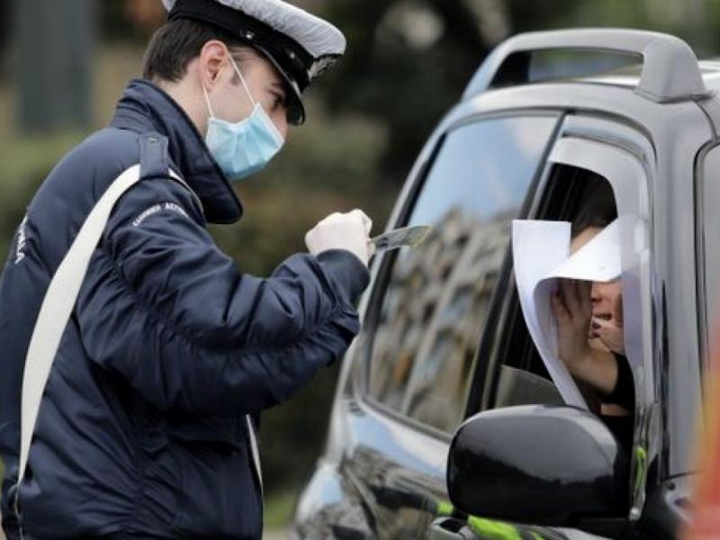 Lockdown: Σχεδόν 2.000 πρόστιμα την παραμονή των Χριστουγένων