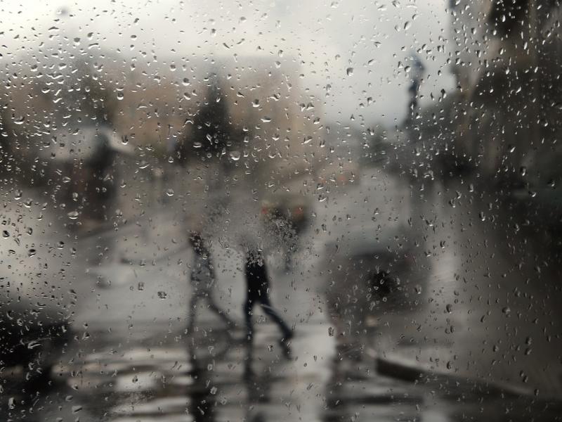 Επικαιροποιήθηκε το έκτακτο δελτίο καιρού: Ισχυρές βροχές και καταιγίδες μέχρι το πρωί