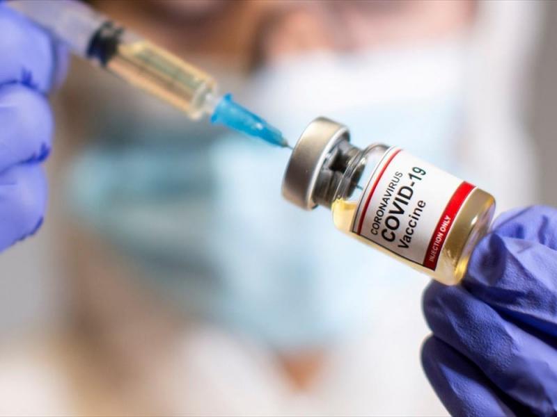 Εμβόλιο κορονοϊού: Νοσηλεύτρια απαντά για τον φυσιολογικό ορό