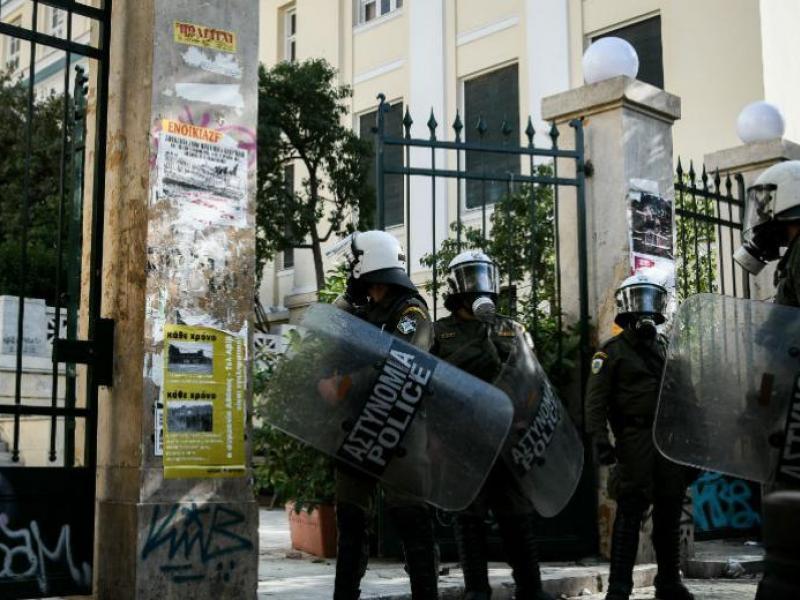 Το Πανεπιστήμιο χρειάζεται πόρους, καθηγητές, διοικητικούς, προσωπικό καθαριότητας 