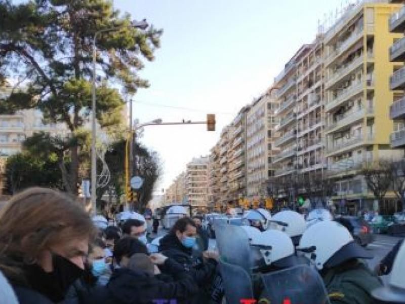Κινητοποιήσεις-Θεσσαλονίκη: Ένταση μεταξύ φοιτητών-αστυνομικών