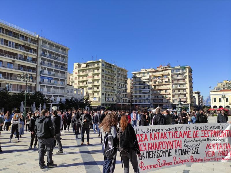 Κινητοποιήσεις: Με ξύλο-χημικά αντιμετωπίζει η κυβέρνηση τους φοιτητές