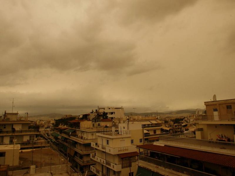 Καιρός: Αφρικανική σκόνη με 30άρια και συννεφιά σήμερα- Σε ποιες περιοχές θα βρέξει