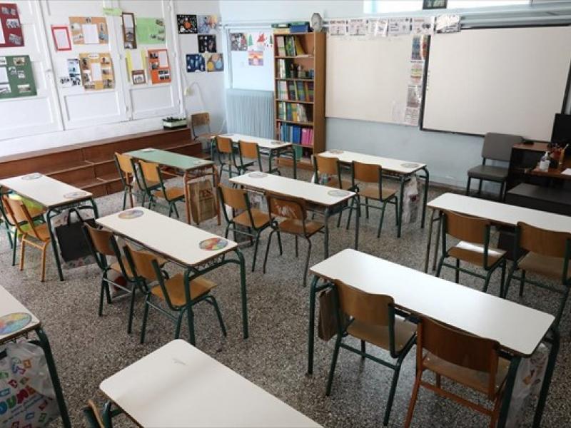 αίθουσα σχολείου - κλειστά σχολεία λόγω κορονοιου