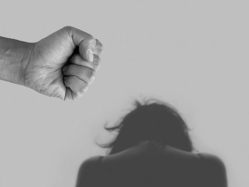 Eνδοοικογενειακή βία: Πώς θα γίνονται οι καταγγελίες - Αναλυτικές οδηγίες