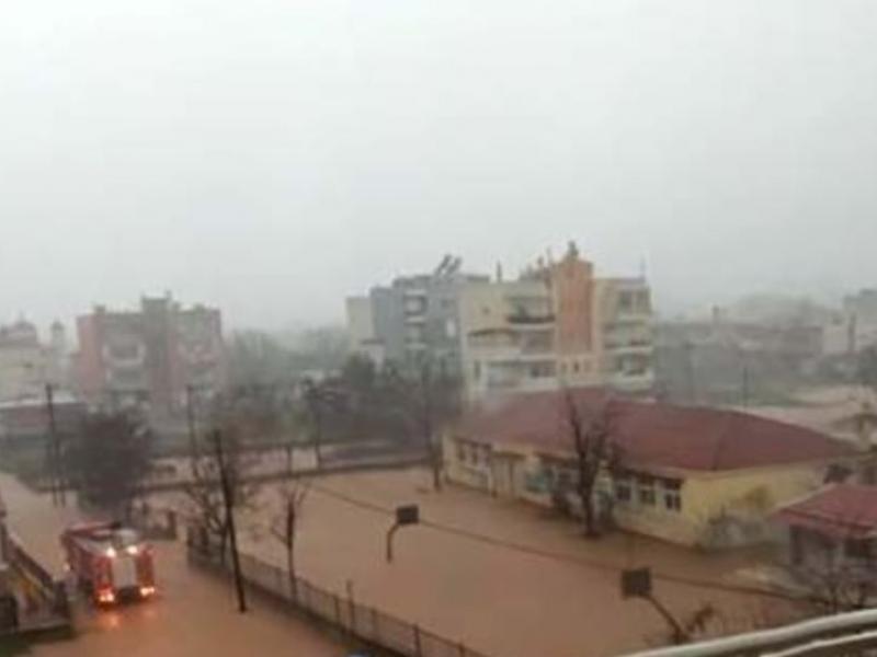 Κακοκαιρία-Έβρος: Πλημμύρισε νηπιαγωγείο-Εγκλωβισμένα τα νήπια