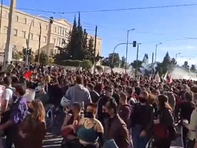 Ένταση και χημικά στο εκπαιδευτικό συλλαλητήριο