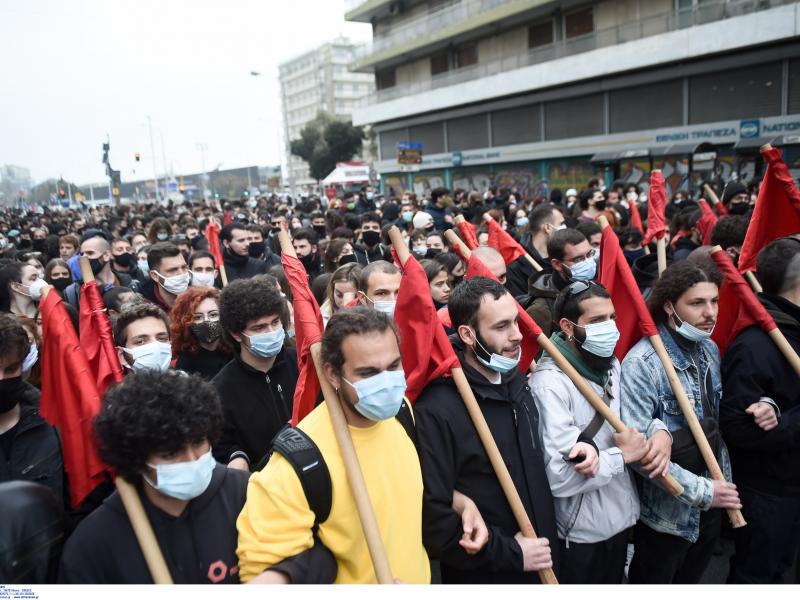 ΑΠΘ - Αστυνομική βία: Μαζική πορεία φοιτητών στη Θεσσαλονίκη