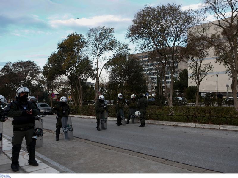 ΑΠΘ-ΣΥΡΙΖΑ: Ο Μητσοτάκης υποδαυλίζει τη βία και τα επεισόδια