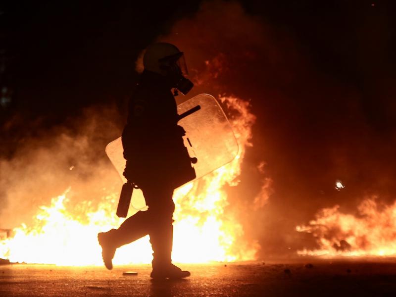 Νέα Σμύρνη: «Ρεσιτάλ» αστυνομικής βίας – Ντοκουμέντα από τα επεισόδια