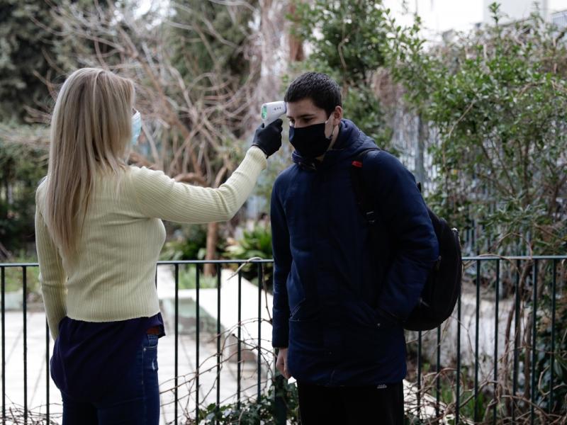 Σχολεία: Κανονικά οι πανελλαδικές - Κουδούνι με self test 