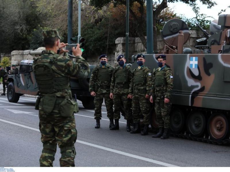 στρατιωτικά στιγμιότυπα