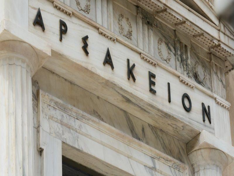 Αρσάκειο: 51 γονείς υπέρ της εκπαιδευτικού που απέλυσαν και μήνυσαν για την υπόθεση Λιγνάδη