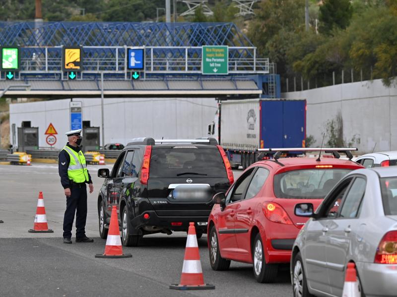 Πάσχα: 10.000 αστυνομικοί, αυστηρά πρόστιμα και ποινικές διώξεις