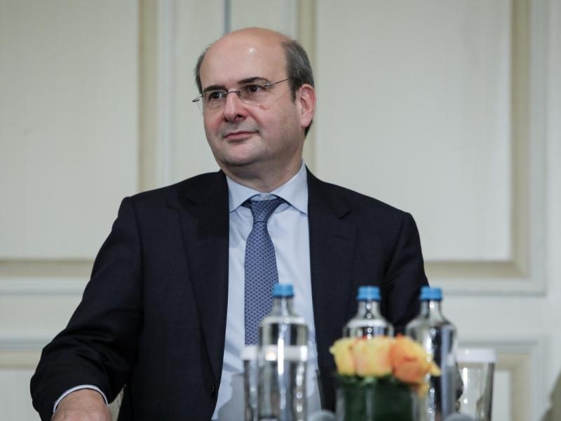 Χατζηδάκης: 300 εκ. ευρώ για προγράμματα κατάρτισης