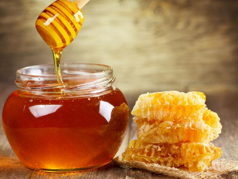 Πώς θα καταλάβετε αν το μέλι είναι καλό: 5 απλά και αποτελεσματικά κόλπα