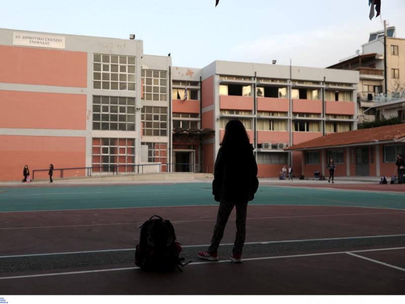 Θεσσαλονίκη: Φυλάκιση 24 μηνών, με αναστολή, σε καθηγητή για σεξουαλική παρενόχληση μαθήτριας