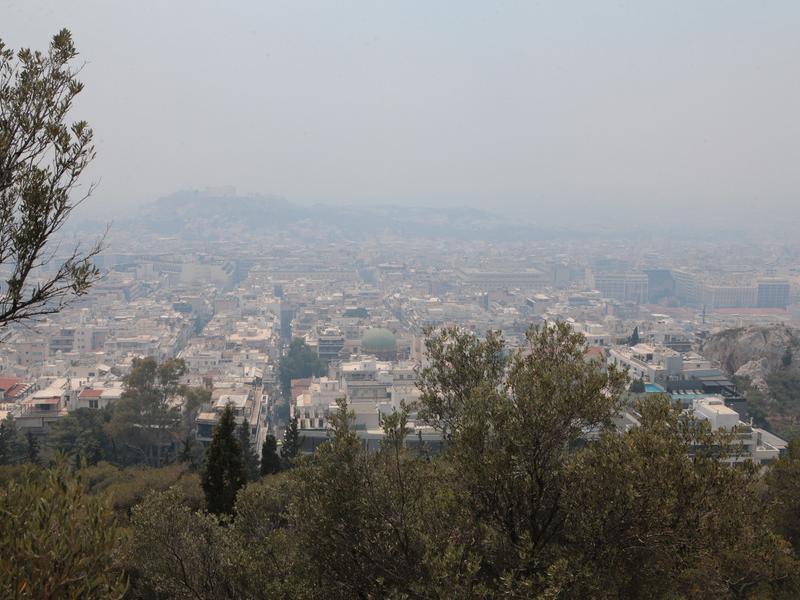 Φωτιά στην Κορινθία: Συστάσεις υπ. Υγείας για προστασία από τον καπνό