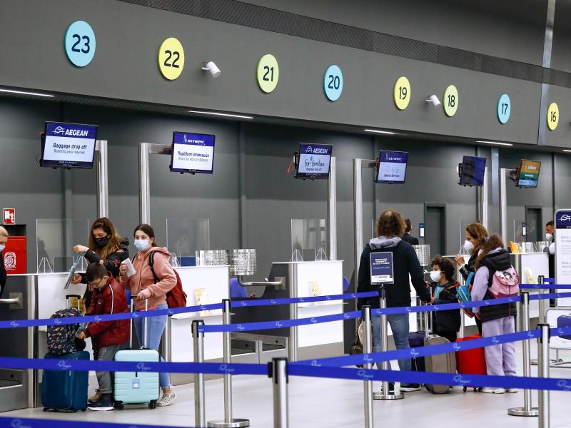 Ταξίδια-Κορονοϊός: Άρση των περιορισμών εισηγείται η Ευρωπαϊκή Επιτροπή