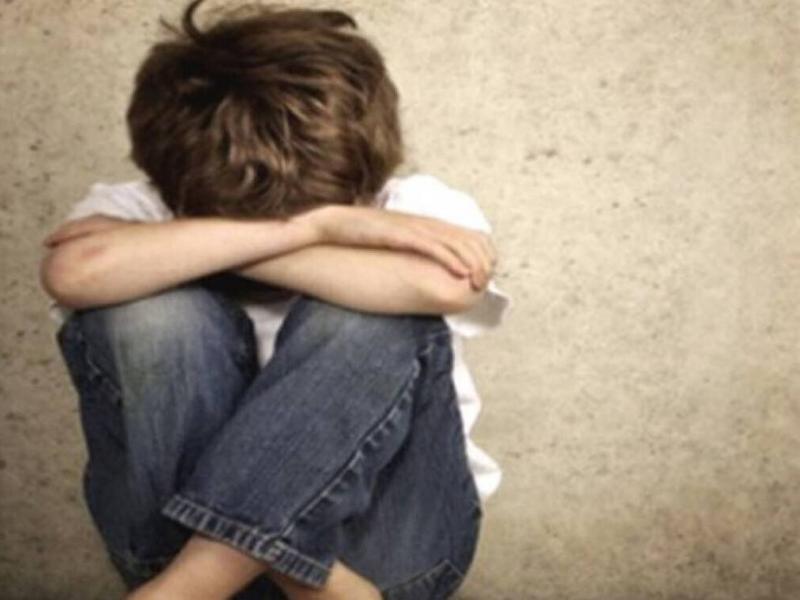 Σοκαριστική καταγγελία: 15χρονος βίασε 12χρονο αγόρι και ένας 11χρονος τους έβλεπε
