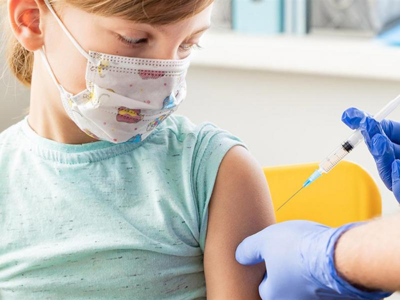 Κορωνοϊός: Ξεκίνησε ο εμβολιασμός με το επικαιροποιημένο μονοδύναμο εμβόλιο- Πώς θα κλείσετε ραντεβού