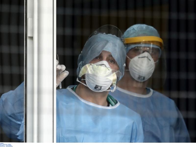 Καπραβέλος: Γιατρός λιποθύμησε από την υπερκόπωση στο Παπανικολάου