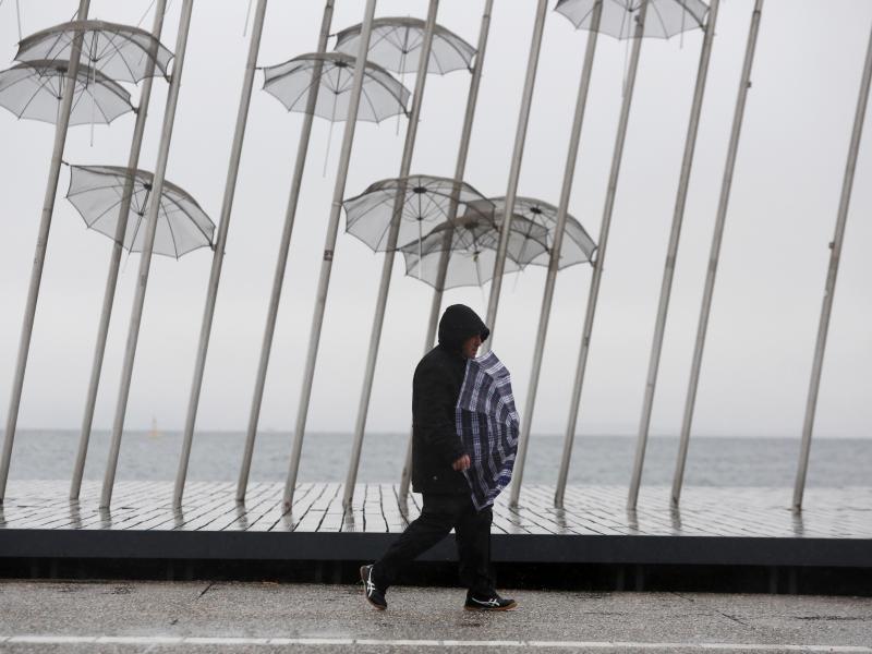 Καιρός: Τοπικές βροχές, καταιγίδες, ακόμη και χαλαζοπτώσεις την Τρίτη
