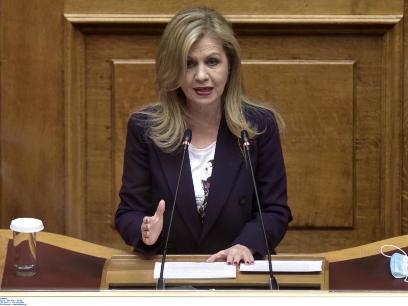 Μ.Τζούφη: «Τεράστιες ελλείψεις στα σχολεία των Κυκλάδων»