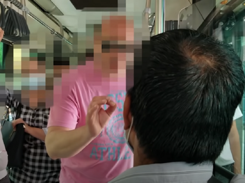 Τραμπουκισμός επιβάτη από οδηγό λεωφορείου: «Εδώ κουμάντο κάνω εγώ» (Video)