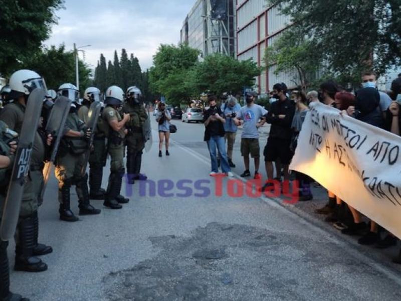 ΑΠΘ: Νέα ένταση μεταξύ φοιτητών και αστυνομίας (Βίντεο)