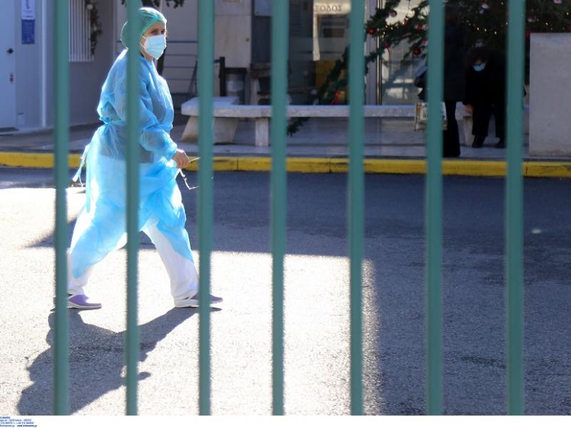 ΑΧΕΠΑ: Διασωληνωμένοι εκτός ΜΕΘ 10 νέοι ασθενείς – «Περιμένουν να πεθάνει κάποιος για το κρεβάτι»