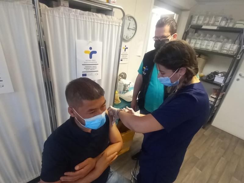 Κορονοϊός: Ξεκίνησαν οι εμβολιασμοί στα ΚΥΤ Χίου, Λέσβου και Σάμου