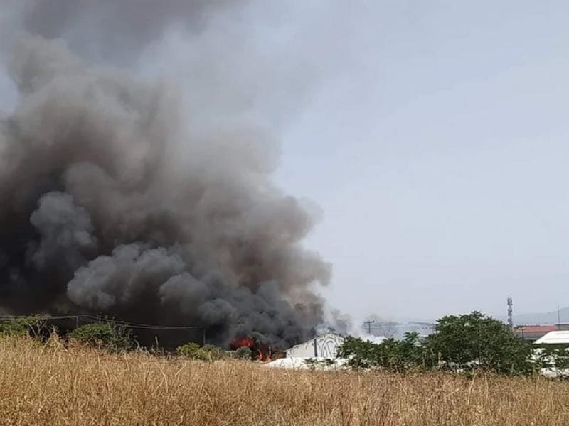 Θεσσαλονίκη: Υπό έλεγχο η φωτιά πίσω από το αμαξοστάσιο του ΟΑΣΘ