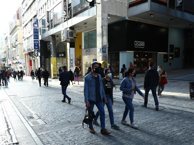 Συνεδριάζουν οι λοιμωξιολόγοι: Σκέψεις για μάσκες μετά την «έκρηξη» 287% στα κρούσματα