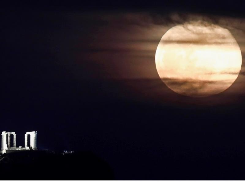  Φεγγάρι της Φράουλας: Την Πέμπτη η τελευταία υπερπανσέληνος του 2021