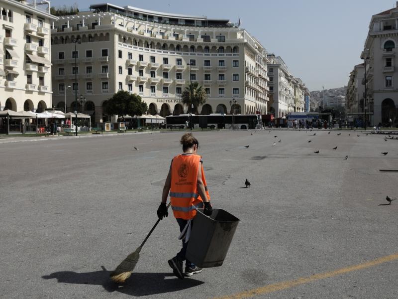 Καύσωνας: Αυτά είναι τα έκτακτα μέτρα για τους εργαζόμενους