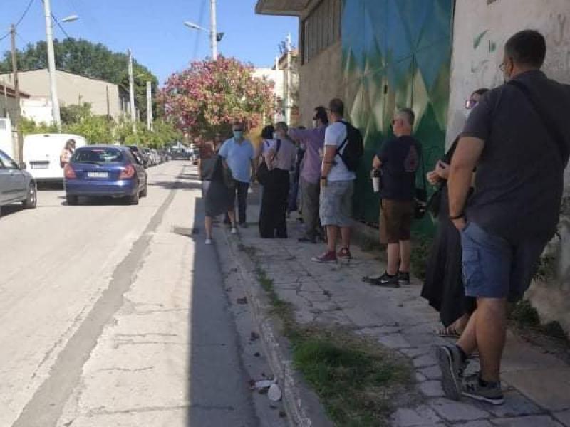 Αναπληρωτές: Παραπλανητική η δημοσίευση περί αναμονής ωρών και συνωστισμού
