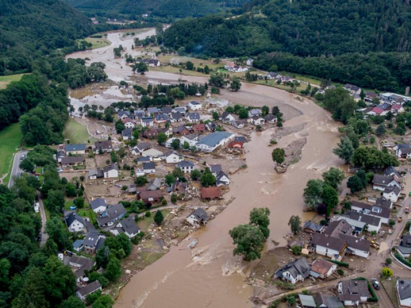 Πλημμύρες στη Γερμανία: «Ελάχιστες πιθανότητες» να ανασυρθούν επιζώντες