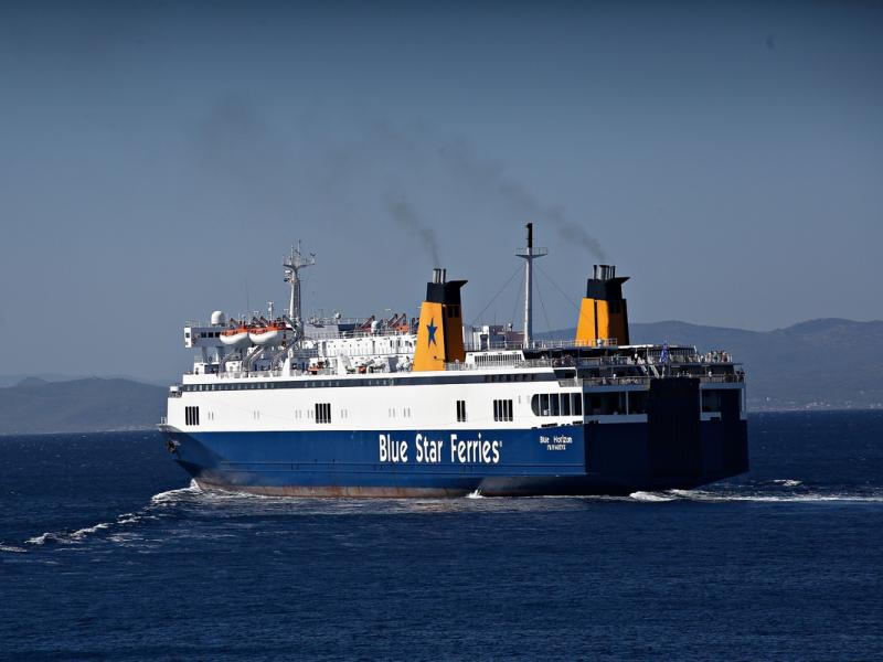 Νάξος: Πλοίο προσέκρουσε στο λιμάνι – Οι επιβάτες βρίσκονται εγκλωβισμένοι