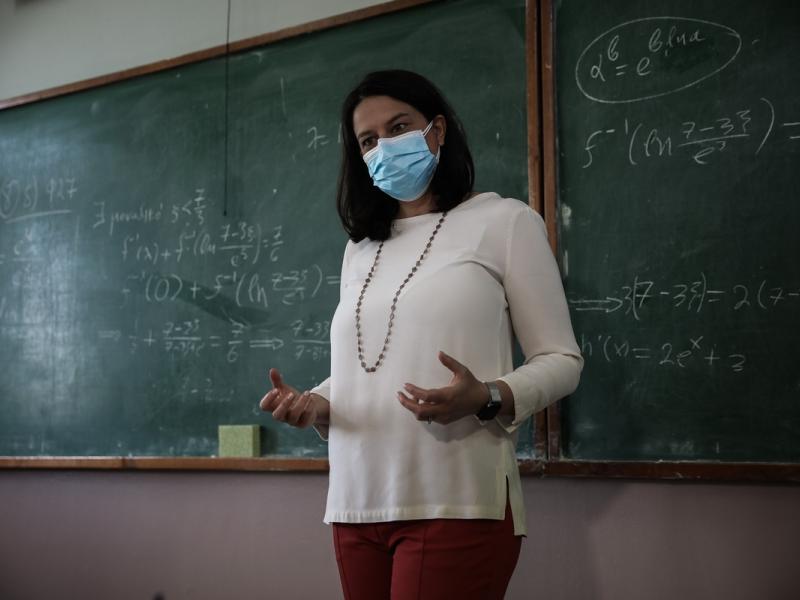 Τα «ζαχαρωμένα» λόγια της Υπουργού Παιδείας δεν μπορούν να κρύψουν τις απειλές της