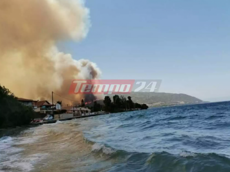 Μαίνεται η πυρκαγιά στην Ζήρια Αχαΐας - Κάηκαν σπίτια