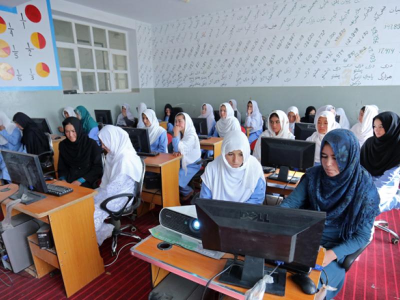 Αφγανιστάν: Οι γυναίκες θα μπορούν να φοιτούν στο πανεπιστήμιο αλλά όχι σε μικτές τάξεις